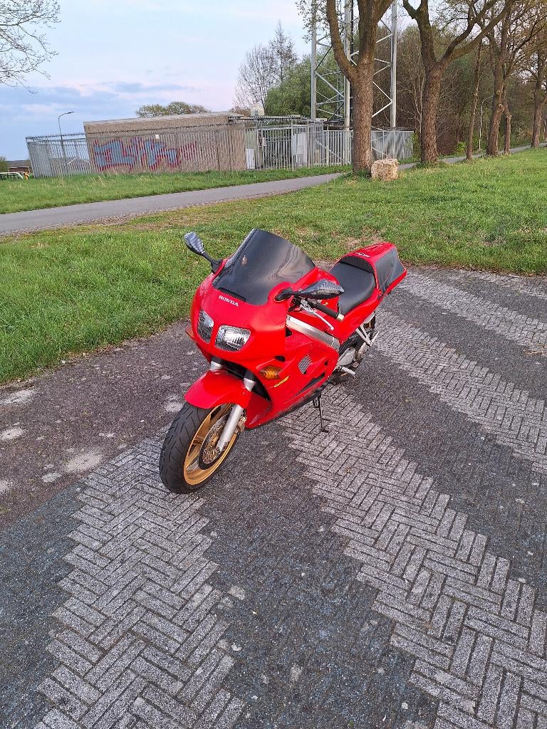 Honda VFR750F, 750 cc, 4 cilinders, Motorrijbewijs A, Meer dan 35 kW