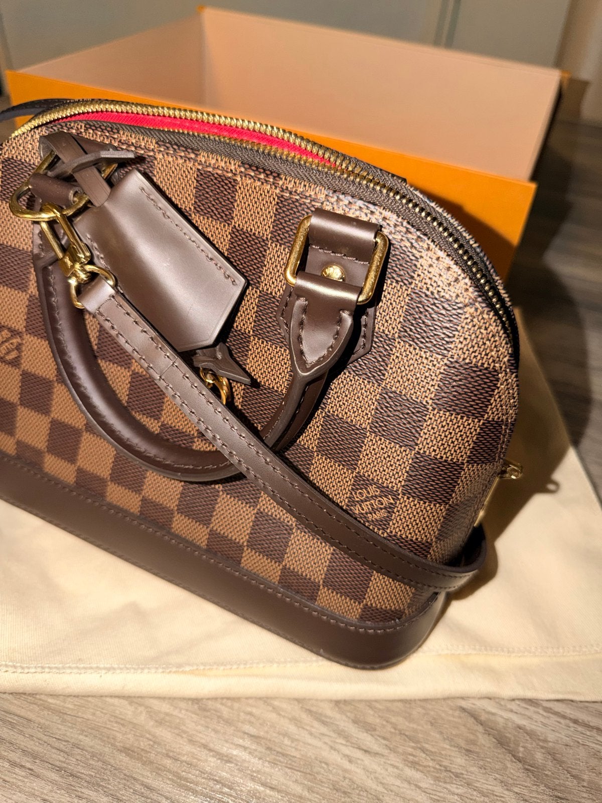 Louis Vuitton Alma BB met bon, Ophalen of Verzenden, Zo goed als nieuw, Bruin, Handtas