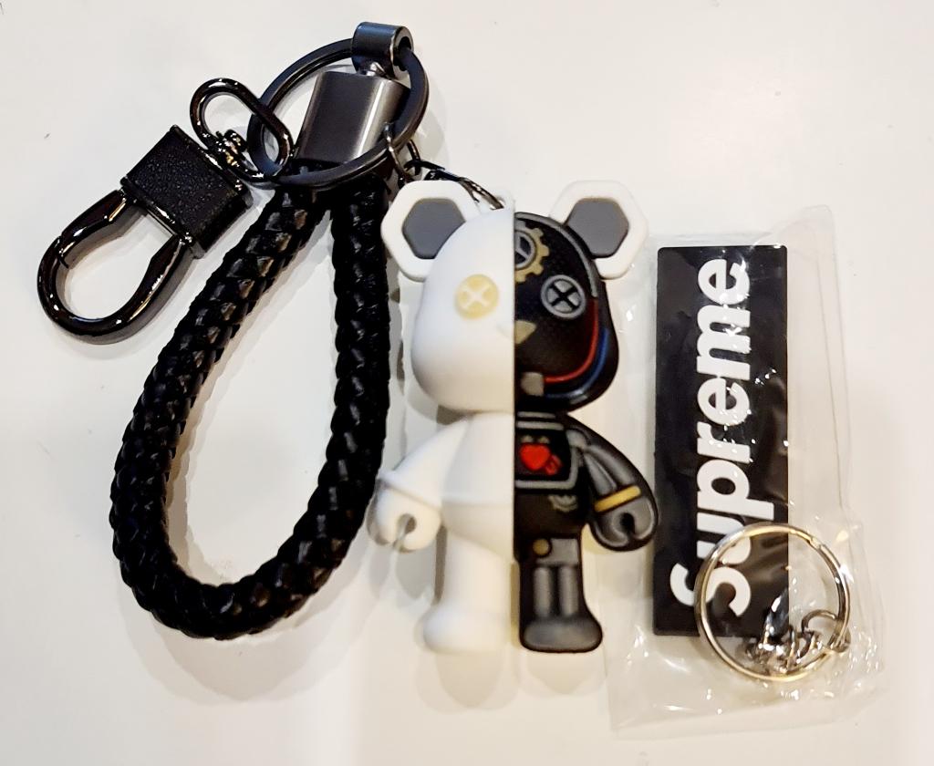Supreme Sleutelhanger, Verzenden, Nieuw, Knuffel of Figuurtje