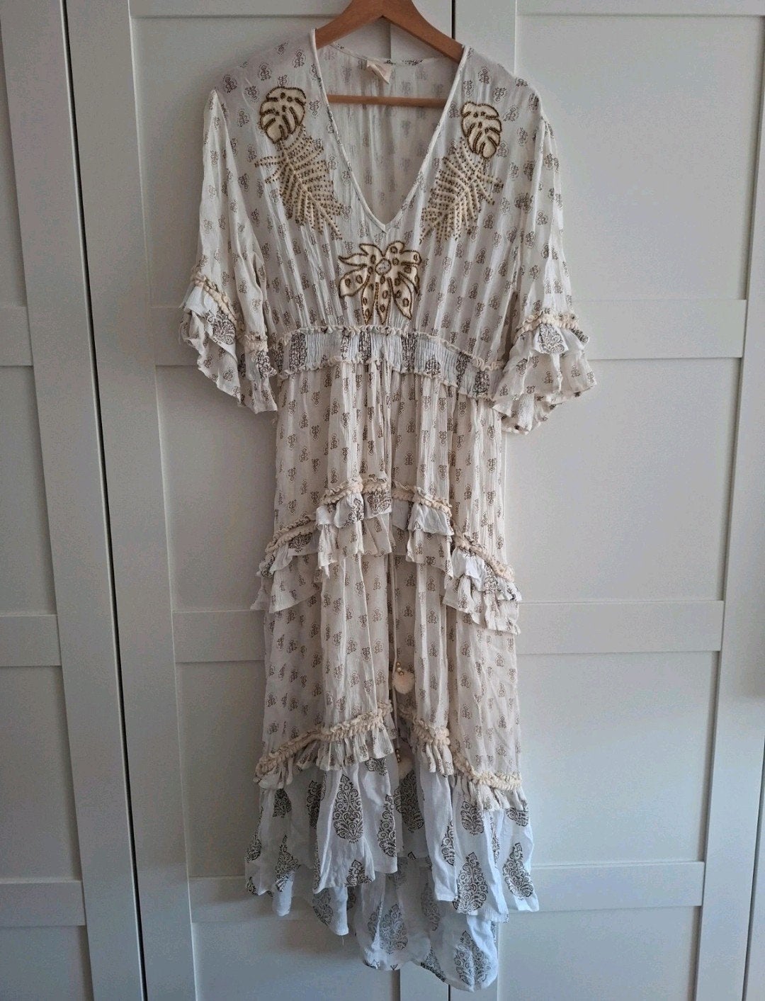 Boho Ibiza jurk met kralen en ruches - Maat M/L, Kleding | Dames, Maat 38/40 (M), Wit, Ophalen of Verzenden, Onder de knie