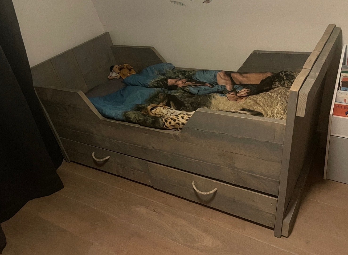 Mooi steigerhouten kinderbed met lades, Ophalen, Gebruikt, 70 tot 85 cm, Lattenbodem