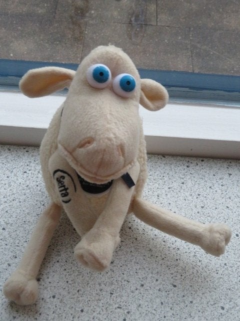 Schaap Serta Sheep Nummer 80 met tag blauwe ogen, Ophalen of Verzenden, Zo goed als nieuw, Overige typen, Korrelvulling