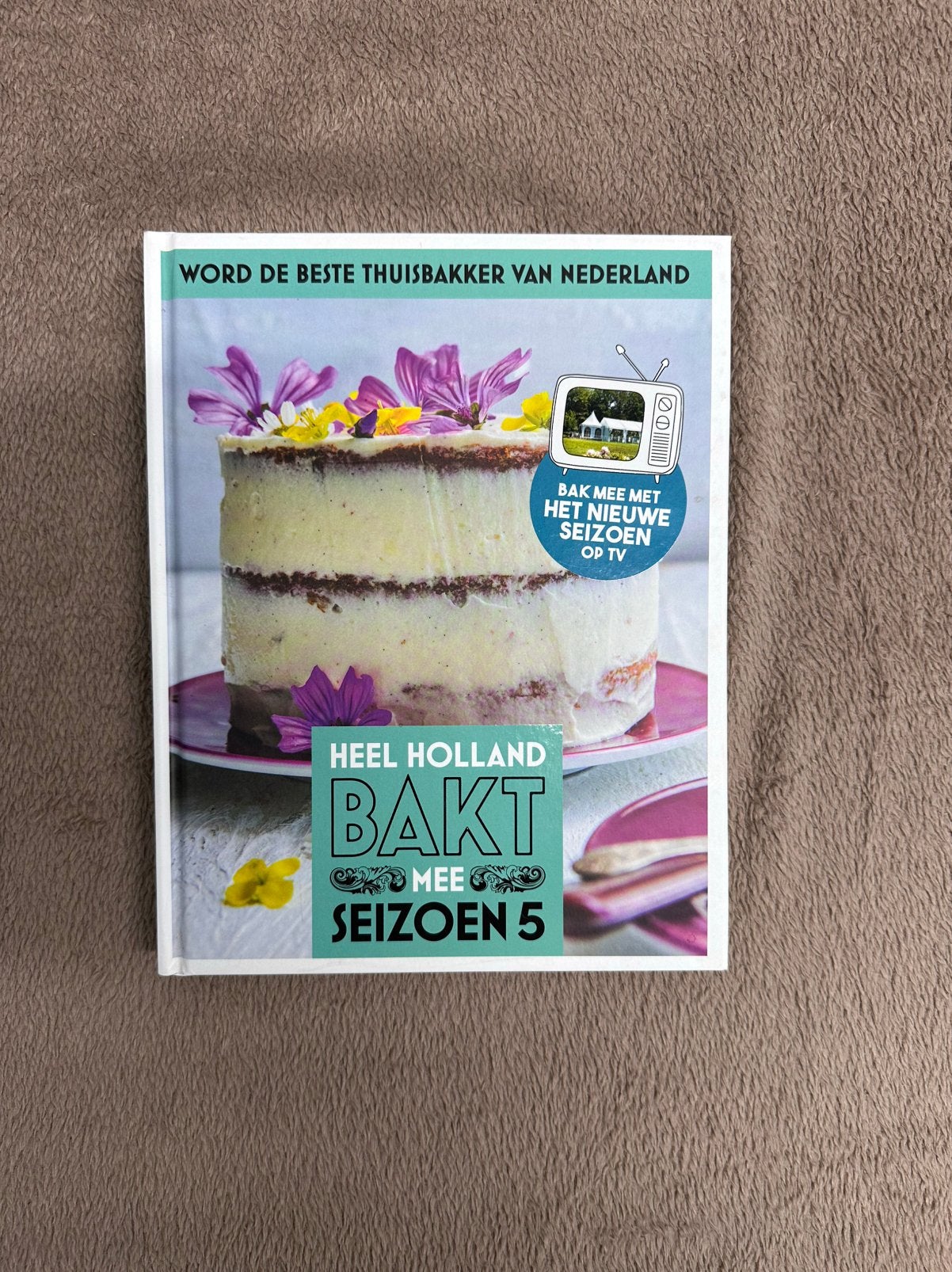 Heel Holland Bakt Seizoen 5 - Bakboek, Boeken, Kookboeken, Ophalen of Verzenden, Zo goed als nieuw, Nederland en België, Taart, Gebak en Desserts