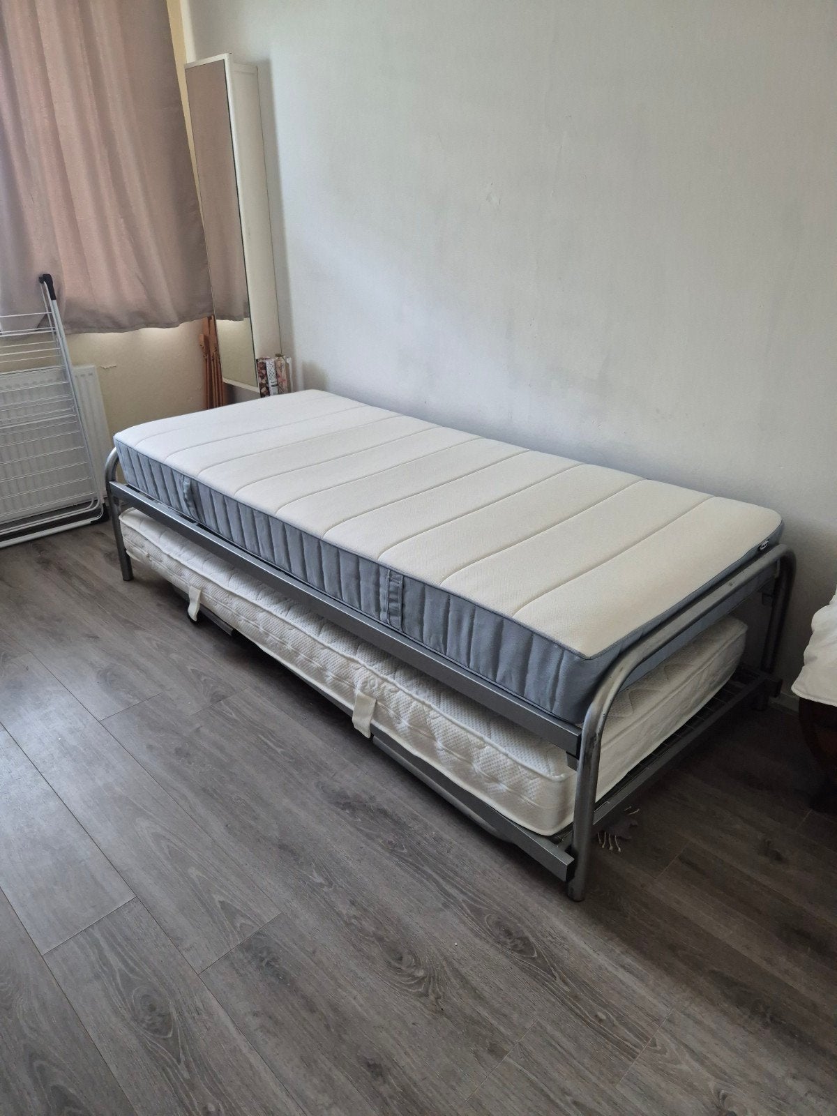 2x eenpersoonsbed incl matrassen, Huis en Inrichting, Ophalen, 90 cm, Eenpersoons, Zo goed als nieuw