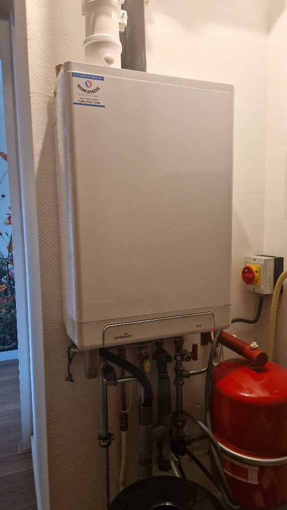 Intergas Kombi Kompakt HRE 28/24 A, Doe-het-zelf en Verbouw, Ophalen, 30 tot 80 cm, Gebruikt, Hoog rendement (Hr)