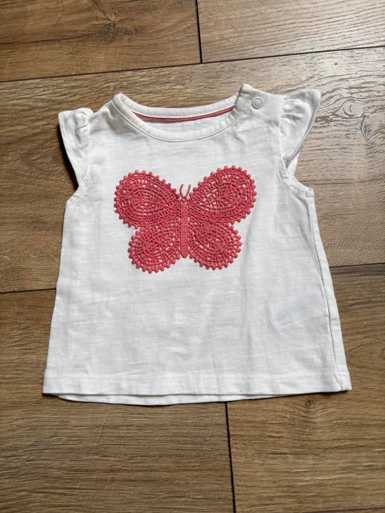 T-shirtje met roze vlinder | maat 62 | C&A, Ophalen of Verzenden, Zo goed als nieuw, Meisje, Shirtje of Longsleeve