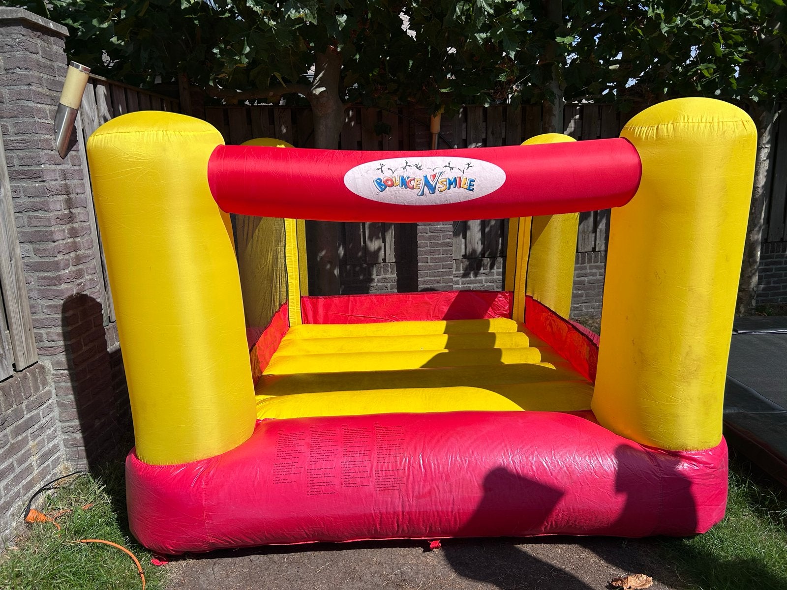 Opblaasbaar springkussen - 2,40m x 2,40m x 1,65m, Ophalen, Gebruikt