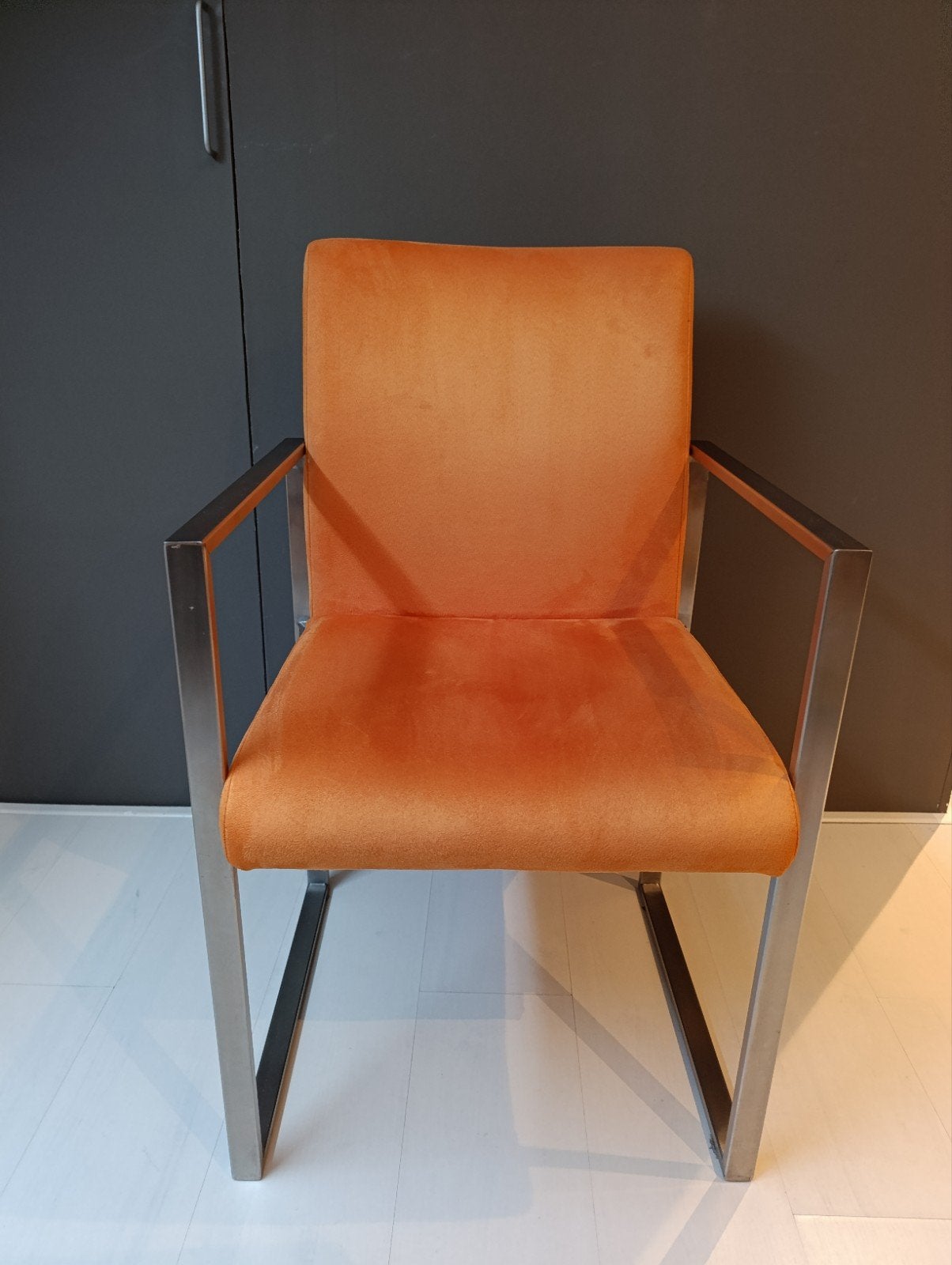 Vier mooie eetkamerstoelen. Zacht oranje. €75 per stuk., Ophalen, Overige kleuren, Stof
