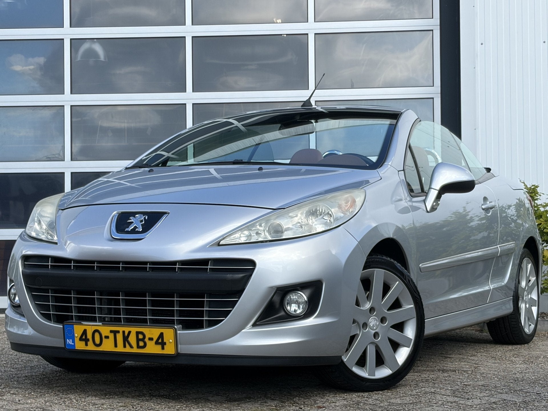Peugeot 207 CC 1.6 THP Sport 156pk | Bluetooth | Cruise cont, Voorwielaandrijving, Gebruikt, Cabriolet, 4 stoelen