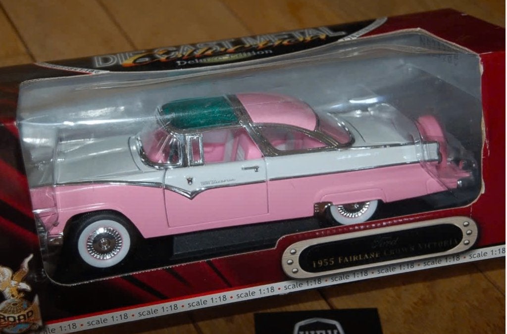 1:18 FORD FAIRLANE CROWN VICTORIA Road legends in box WRH, Verzenden, Zo goed als nieuw, Auto, Overige merken