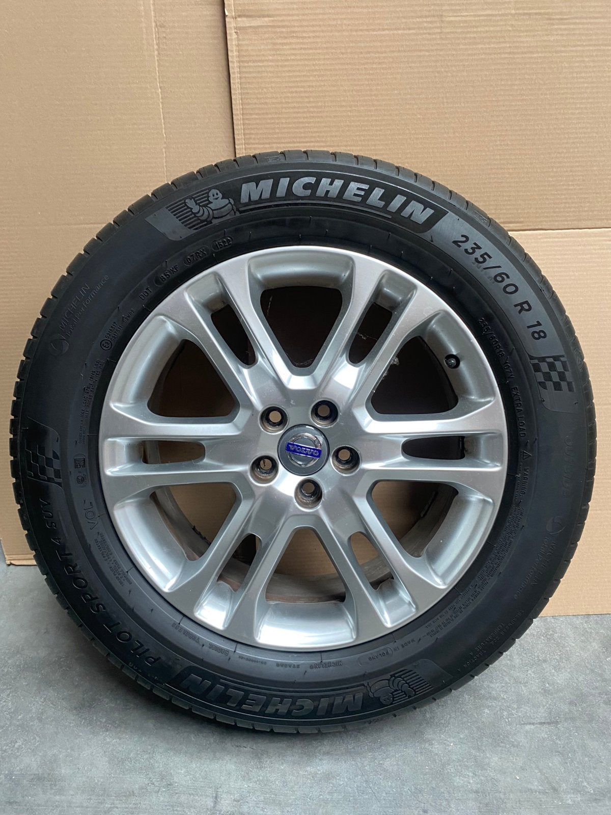 Volvo xc60 zomerbanden op velg Michelin 235-60-18, Ophalen, 18 inch, 235 mm, Band(en)