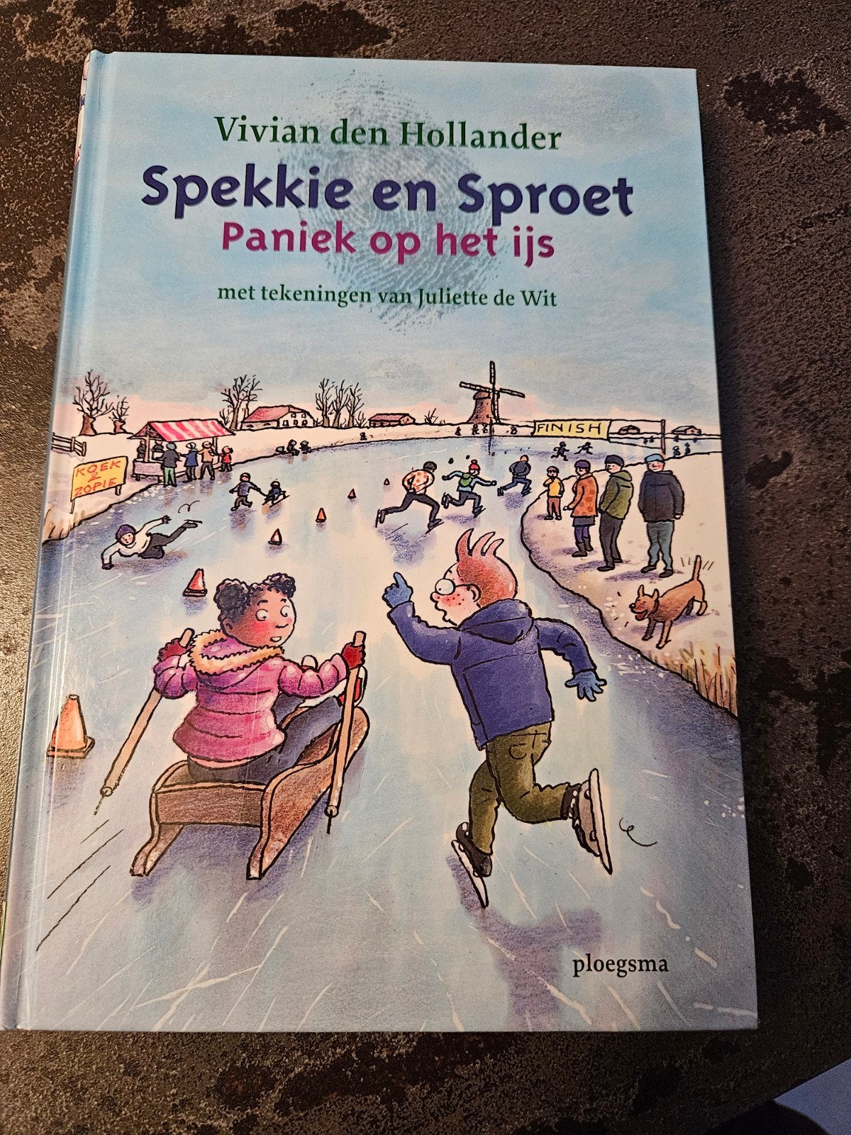 Spekkie en Sproet - Paniek op het ijs (Vivian den Hollander), Ophalen of Verzenden, Zo goed als nieuw