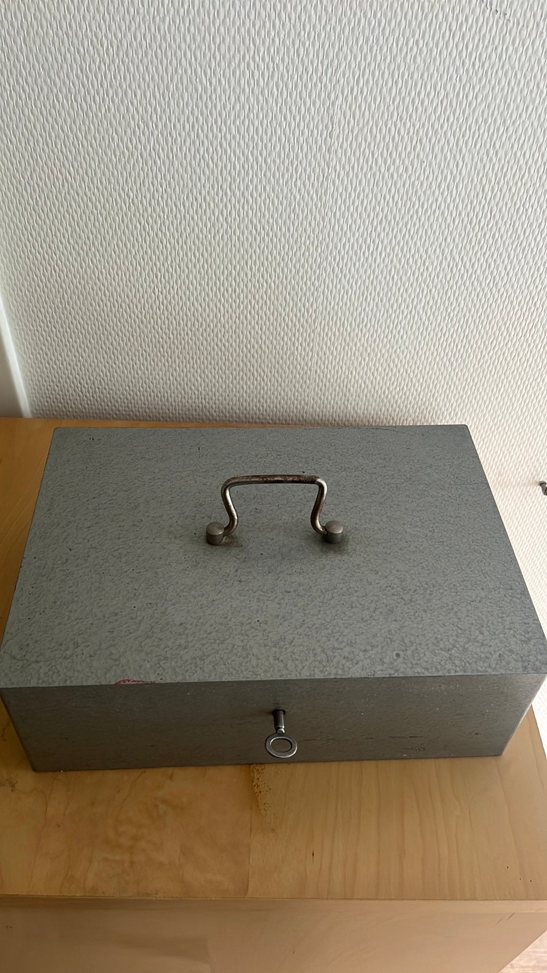 Geld kist me sleutel., Huis en Inrichting, Woonaccessoires | Kisten, Minder dan 50 cm, 50 tot 100 cm, Ophalen of Verzenden, Zo goed als nieuw