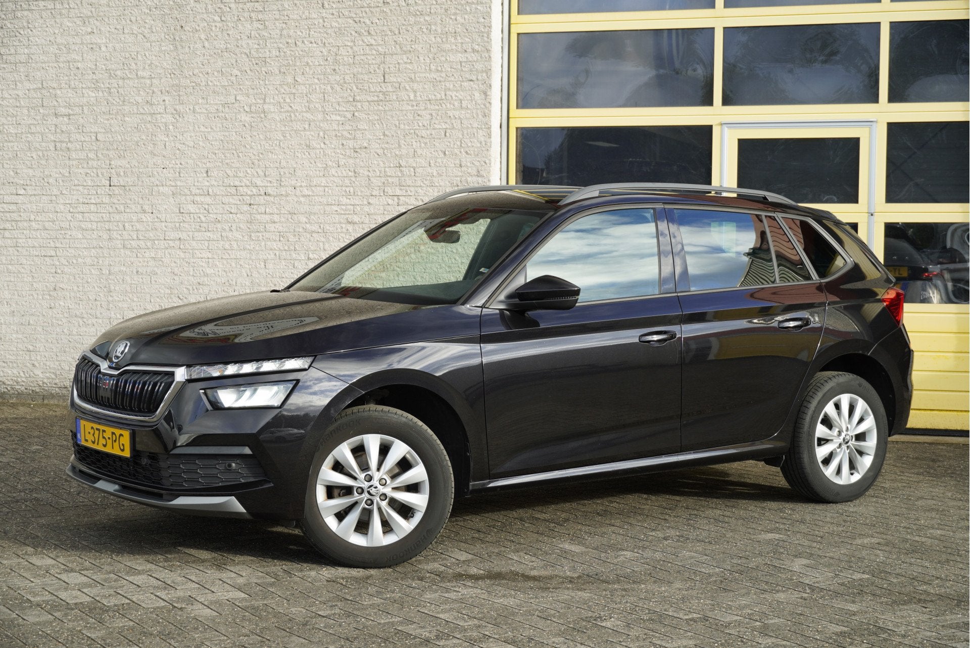 Skoda Kamiq 1.0 TSI Automaat! Sport Business BJ2021 Lmv 16", Stof, Gebruikt, Zwart, Origineel Nederlands