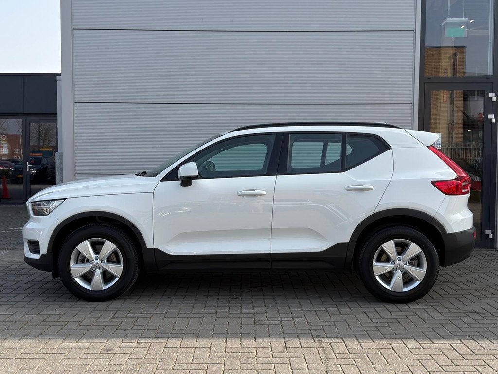 Volvo XC40 T2 129pk Momentum Core Automaat | Climate control, Auto's, Gebruikt, 129 pk, Wit, Bedrijf