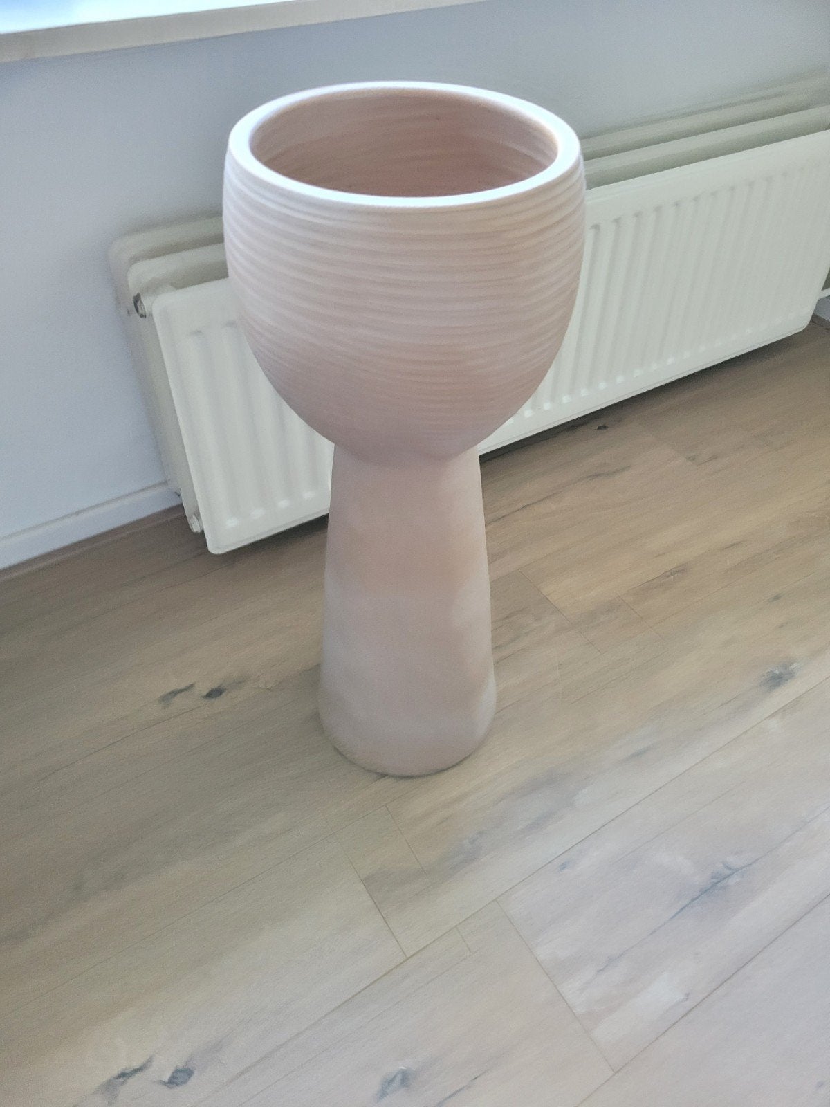 Mooie grote beige Mica Marlou bloempot 70 cm hoog., Ophalen, 40 cm of meer, Rond, Binnen