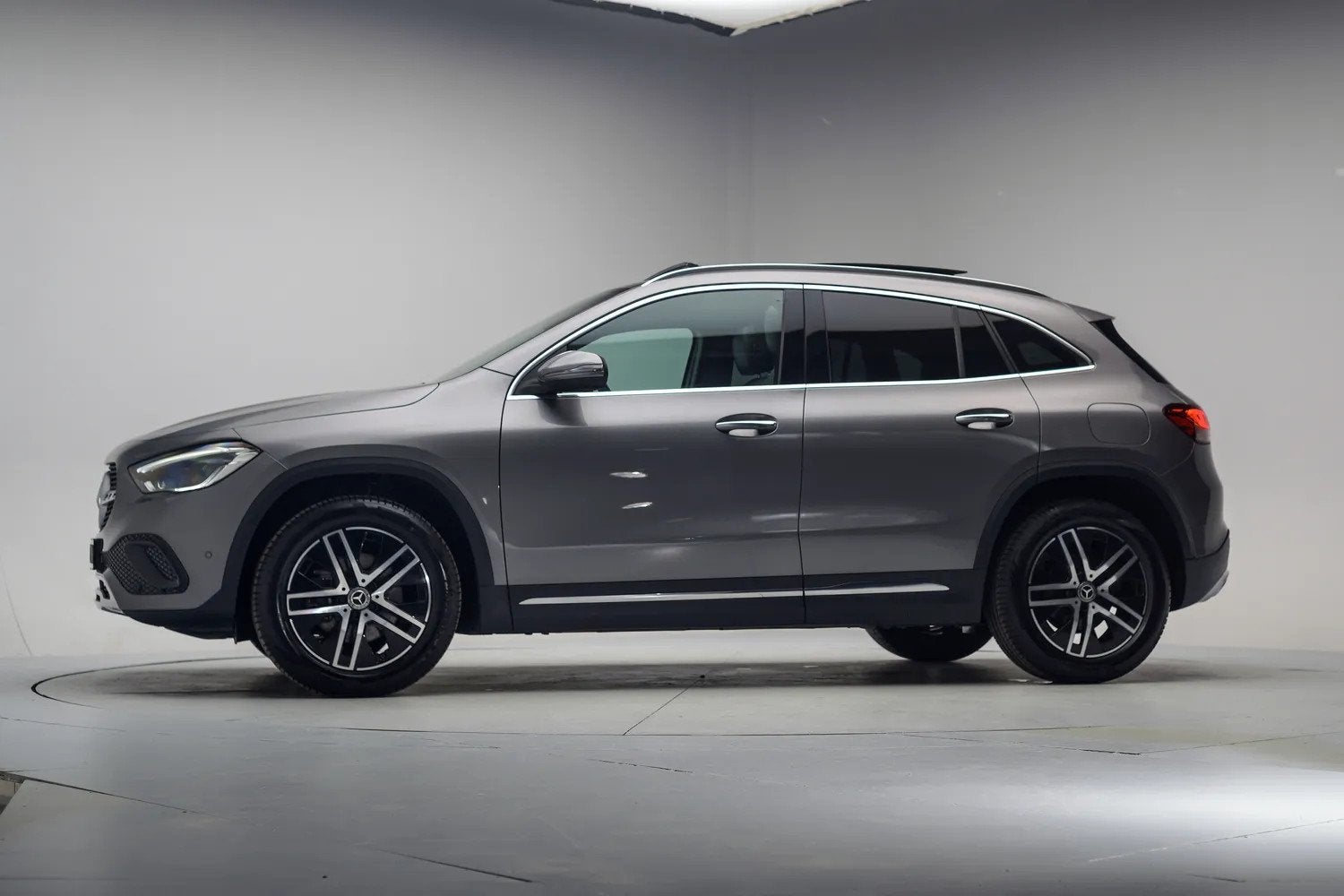 Mercedes-Benz GLA 200 Business Solution Luxury Aut. [ Panora, Automatische klimaatregeling, 4 cilinders, 163 pk, SUV of Terreinwagen