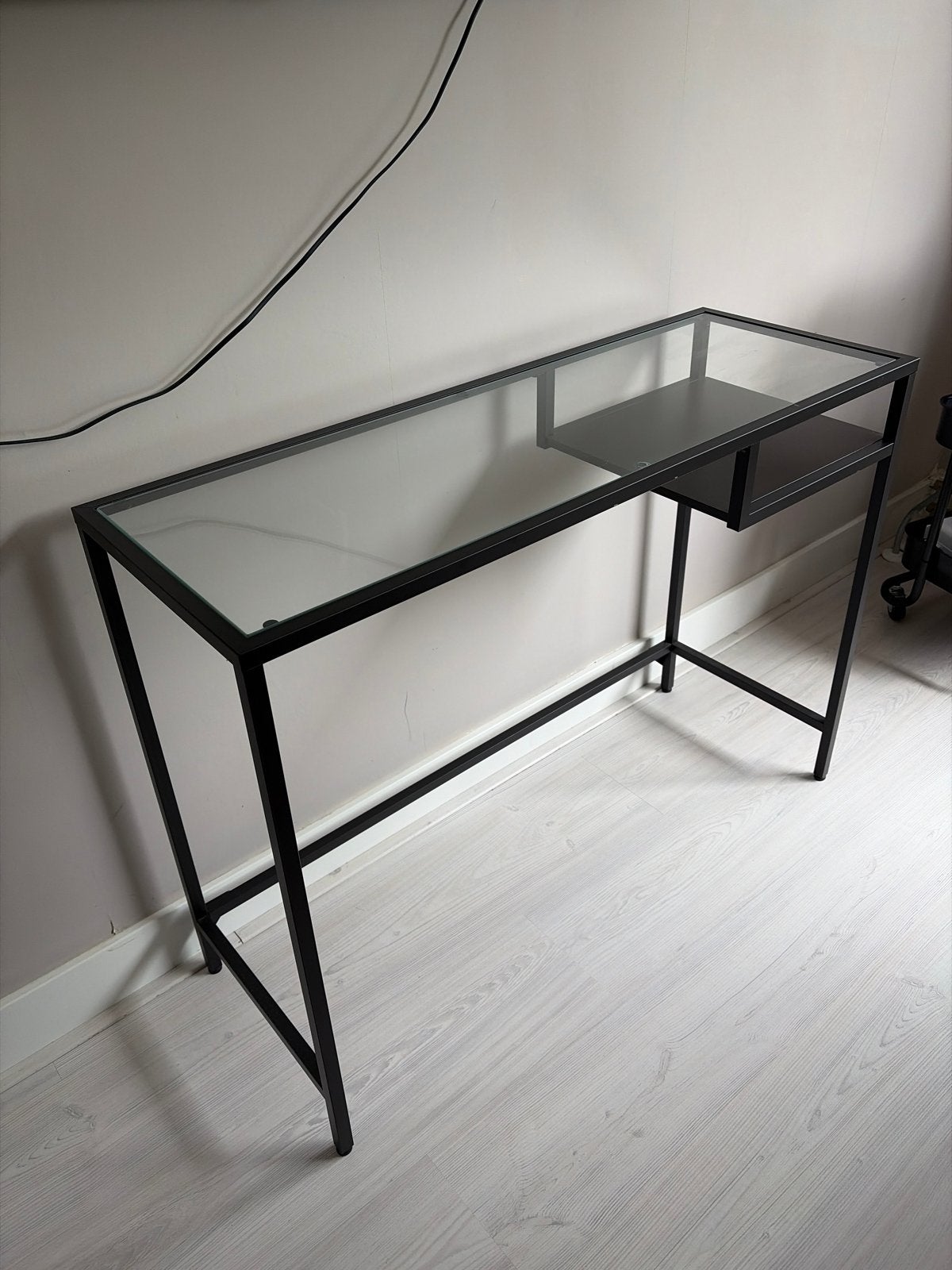 IKEA Vitsjo laptop/make-up tafel met glasplaat, zwart metaal, Ophalen, Zwart, Metaal, Zo goed als nieuw