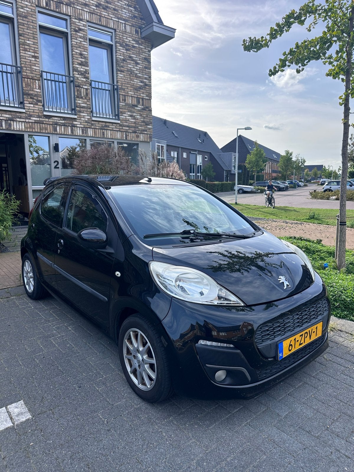Peugeot 107 1.0 12V 5DR 2013 Zwart, Auto's, Peugeot, Voorwielaandrijving, Stof, 4 stoelen, Origineel Nederlands