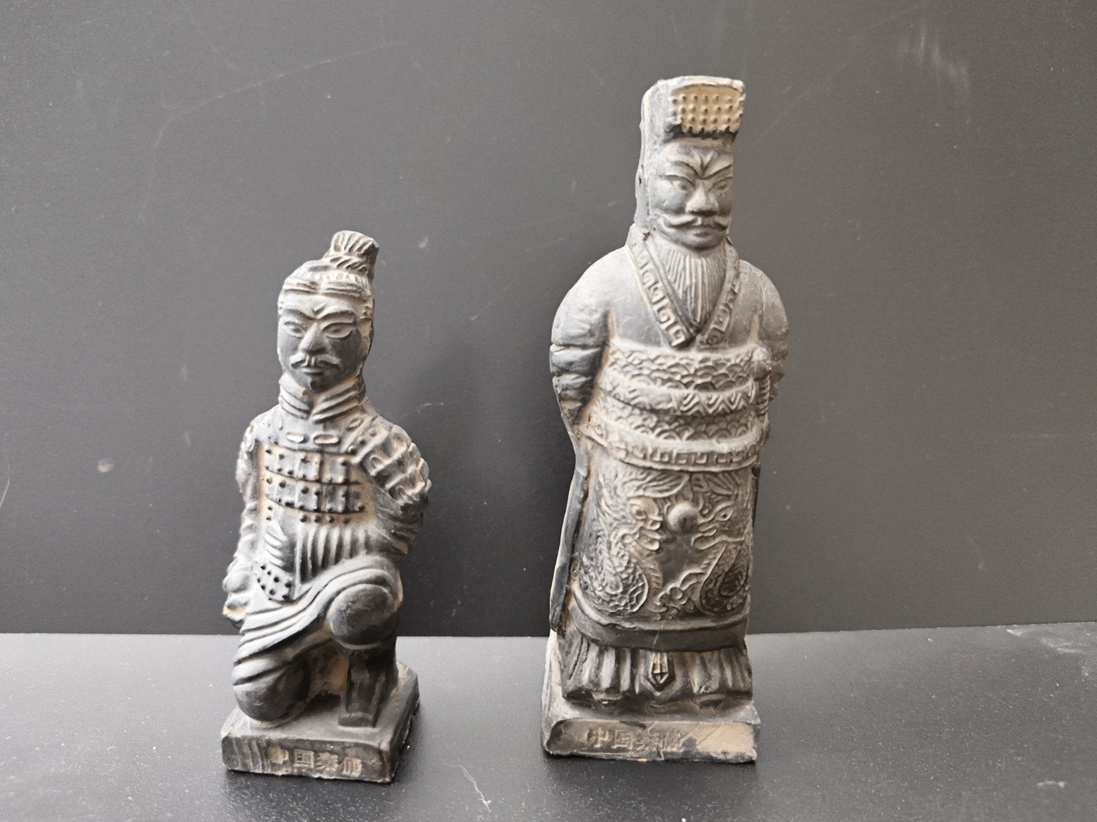Terracotta Leger Beeldjes - Set van 2 12 en 9,5 cm, Minder dan 20 cm, Verzenden, Zwart, Steen of Keramiek