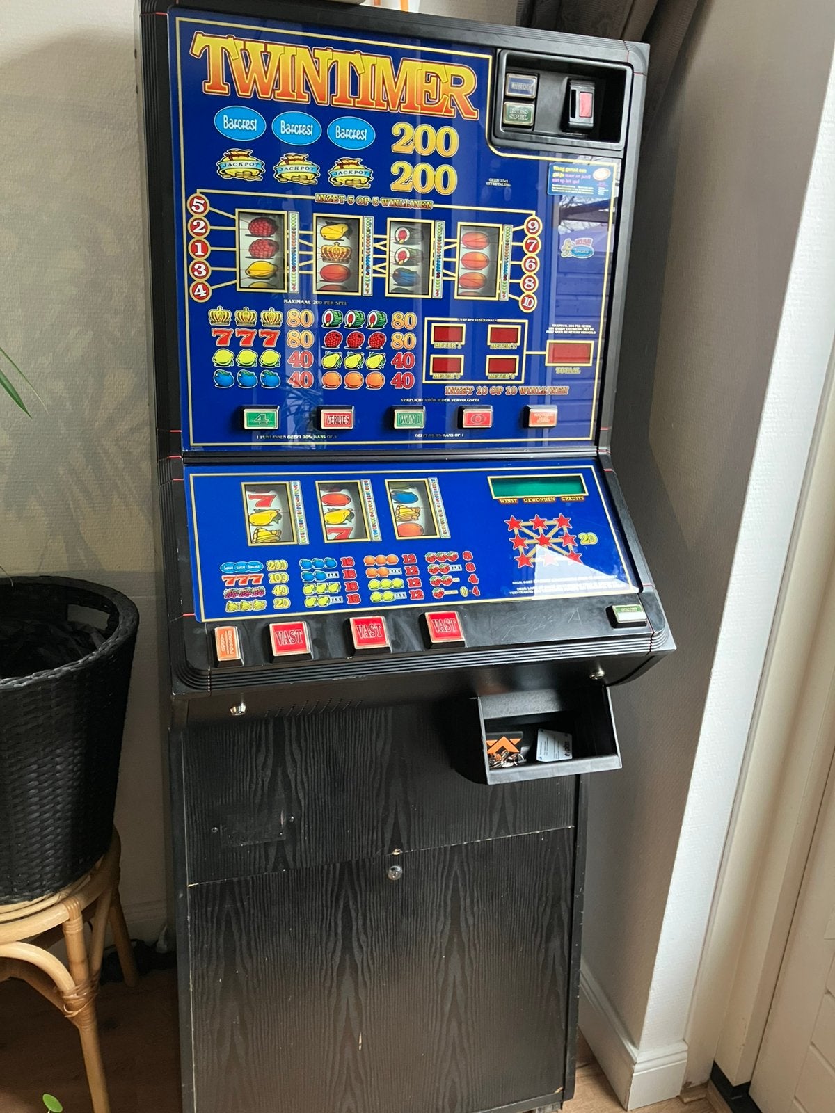 Twintimer gokkast, Verzamelen, Automaten | Gokkasten en Fruitautomaten, Euro, Ophalen, Gebruikt, Met sleutels
