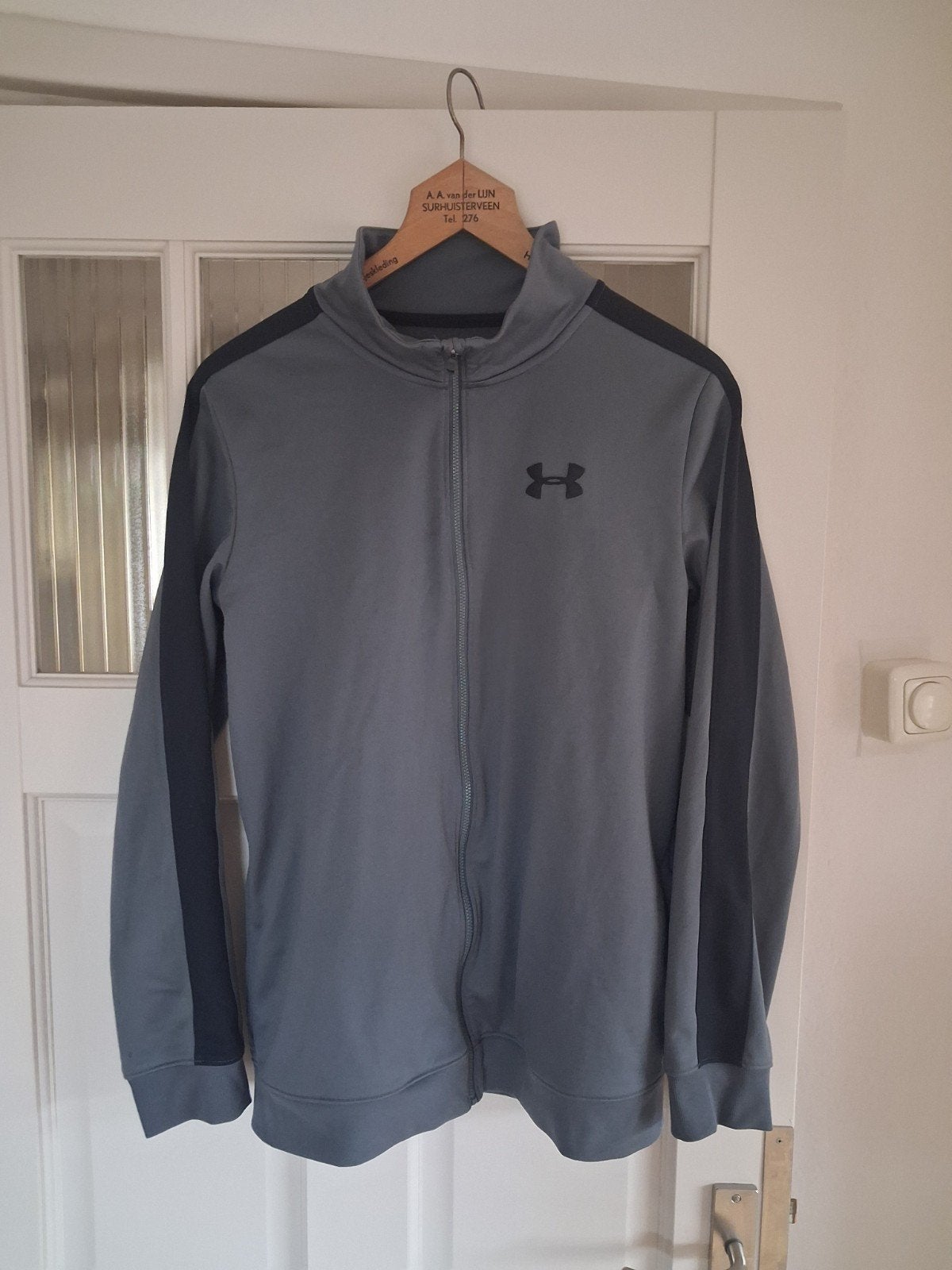 Under Armour trainingspak - Grijs - Maat M, Under Armour, Overige maten, Ophalen of Verzenden, Zo goed als nieuw