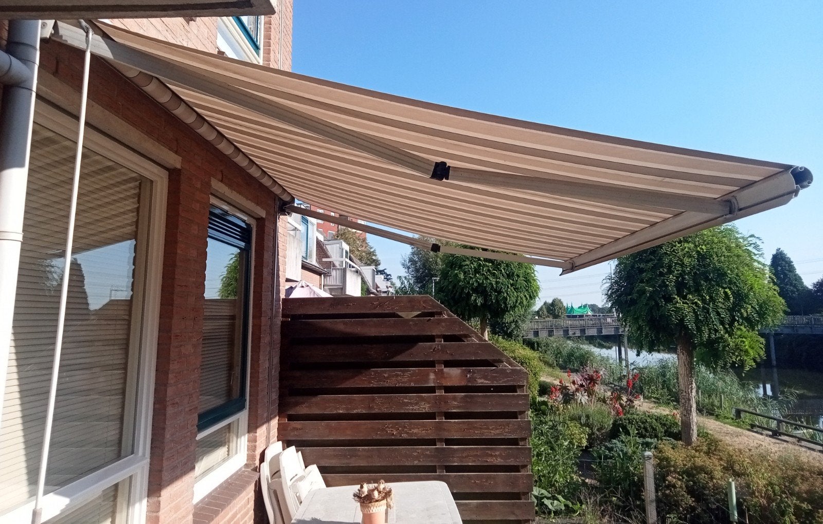 uitval zonnescherm 3.20 meter, Ophalen, Zo goed als nieuw