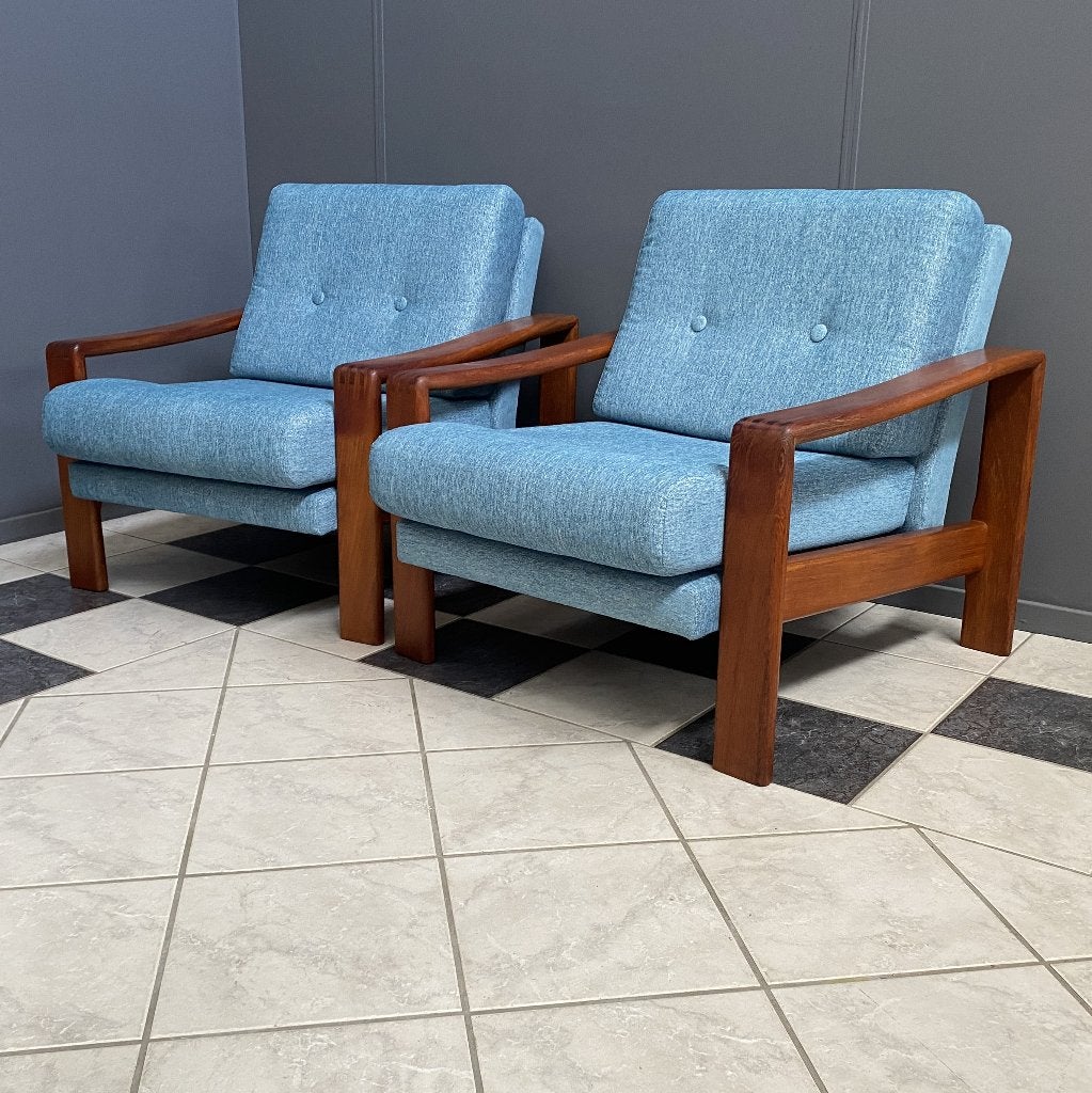 60 jaren EMC Møbler 2 Deense fauteuils opnieuw blauw bekleed, Huis en Inrichting, Ophalen, Hout, Vintage design, 75 tot 100 cm