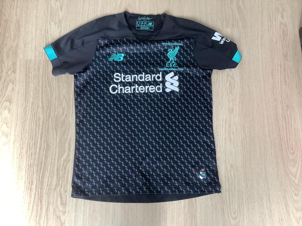 mooi donkergrijs t-shirt van FC Liverpool maat 146, Ophalen of Verzenden, Zo goed als nieuw, Jongen, Sport- of Zwemkleding