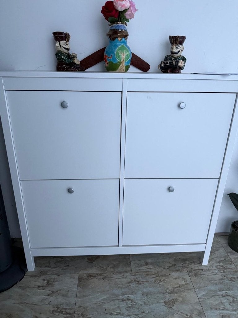 Shoe rack, Verzenden