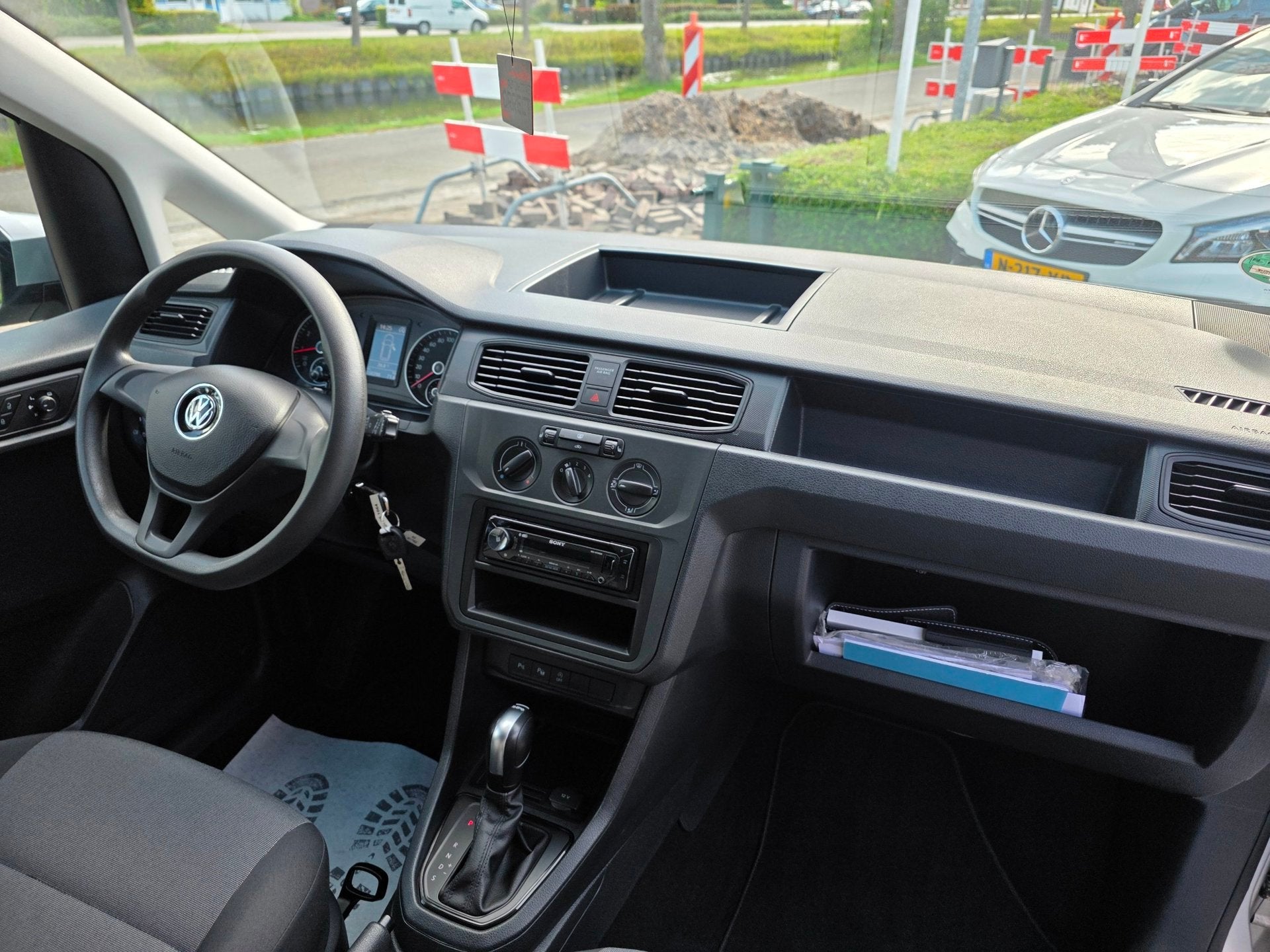 Volkswagen CADDY 1.4 TSI Automaat! C-Edition, Auto's, Dealer onderhouden, Stof, Gebruikt, 4 cilinders