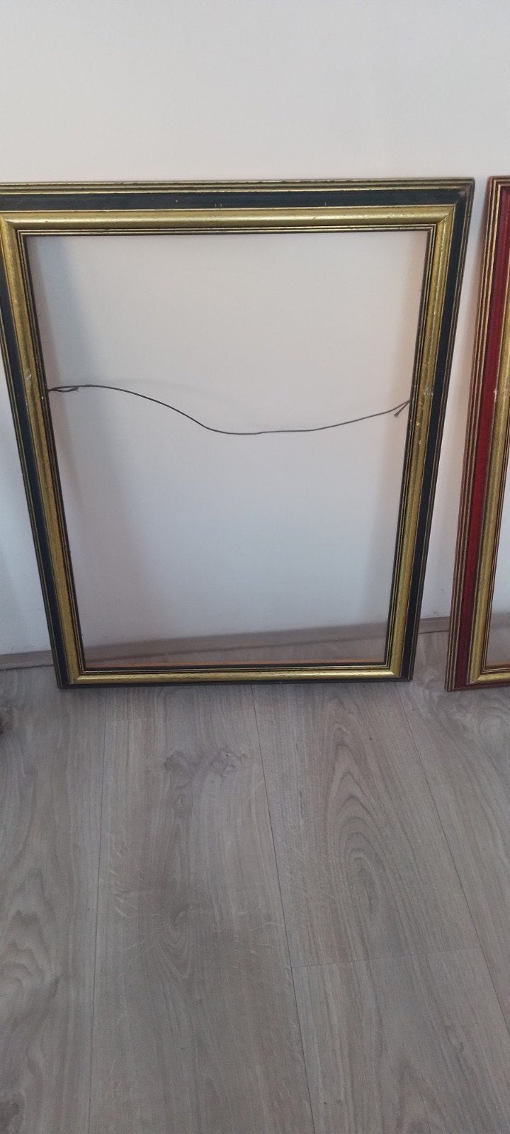 3 fotolijsten, goud met rood/zwart/groen, Huis en Inrichting, Woonaccessoires | Lijsten, Ophalen, Gebruikt, Fotolijst, 63 cm