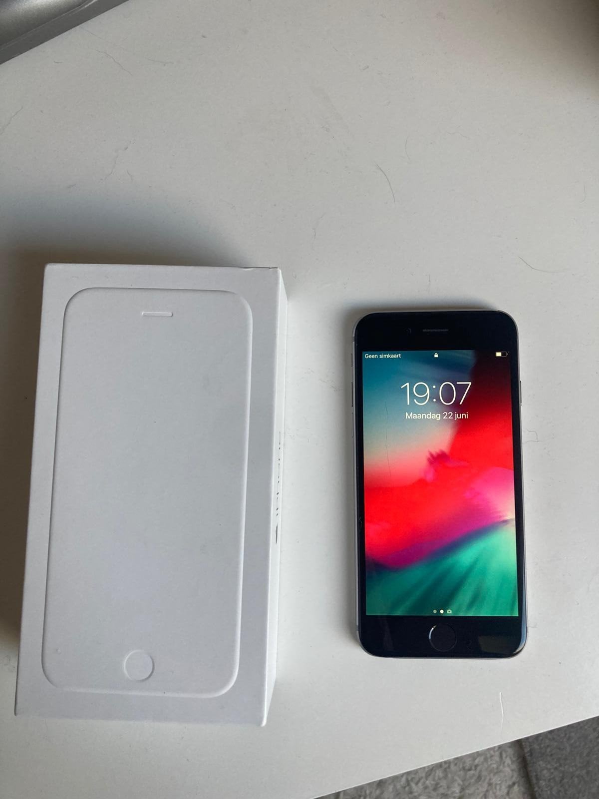 Iphone 6 zilver met doos, Ophalen of Verzenden, Zo goed als nieuw, Zilver, 16 GB