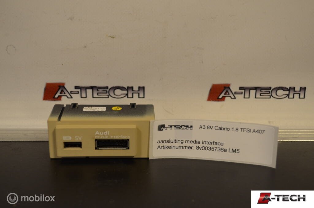 AUX aansluiting Audi A3 8V  ('14-'18) 8v0035736a LM5 A407, Audi, Gebruikt, Audi, Ophalen of Verzenden