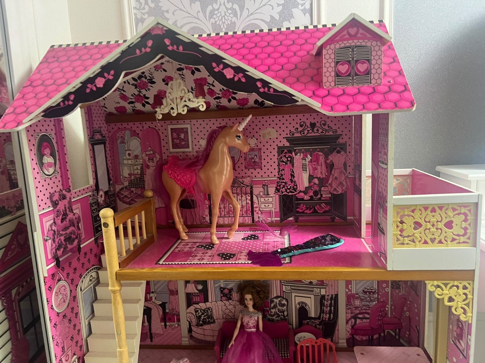 Groot Roze Poppenhuis met Meubels en Poppen, Kinderen en Baby's, Ophalen, Gebruikt, Poppenhuis