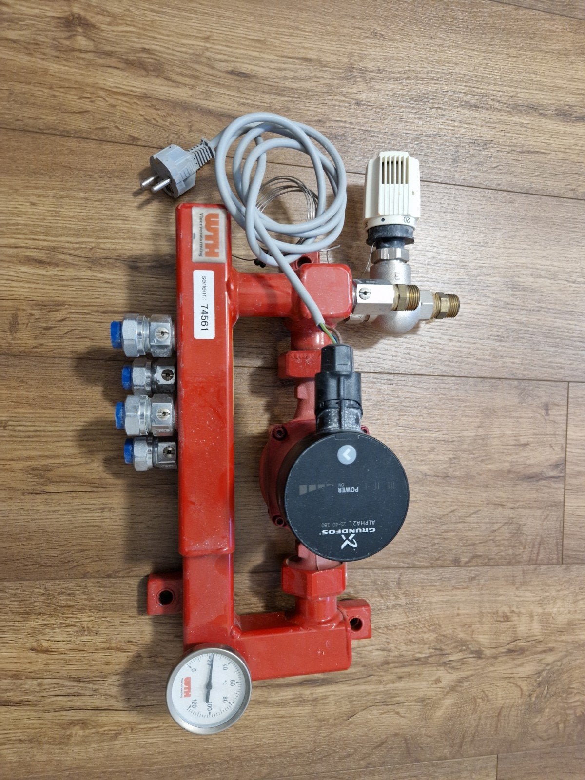 Vloerverwarmingsverdeler met Grundfos ALPHA2 L pomp, 30 tot 80 cm, Gebruikt, Overige typen, Ophalen of Verzenden