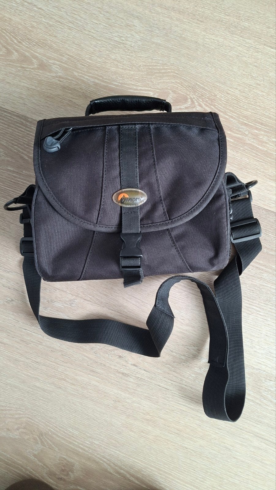 Lowepro Cameratas EX 160 Zwart - Compact en Beschermend, Audio, Tv en Foto, Gevoerd, Ophalen of Verzenden, Zwart, Schoudertas