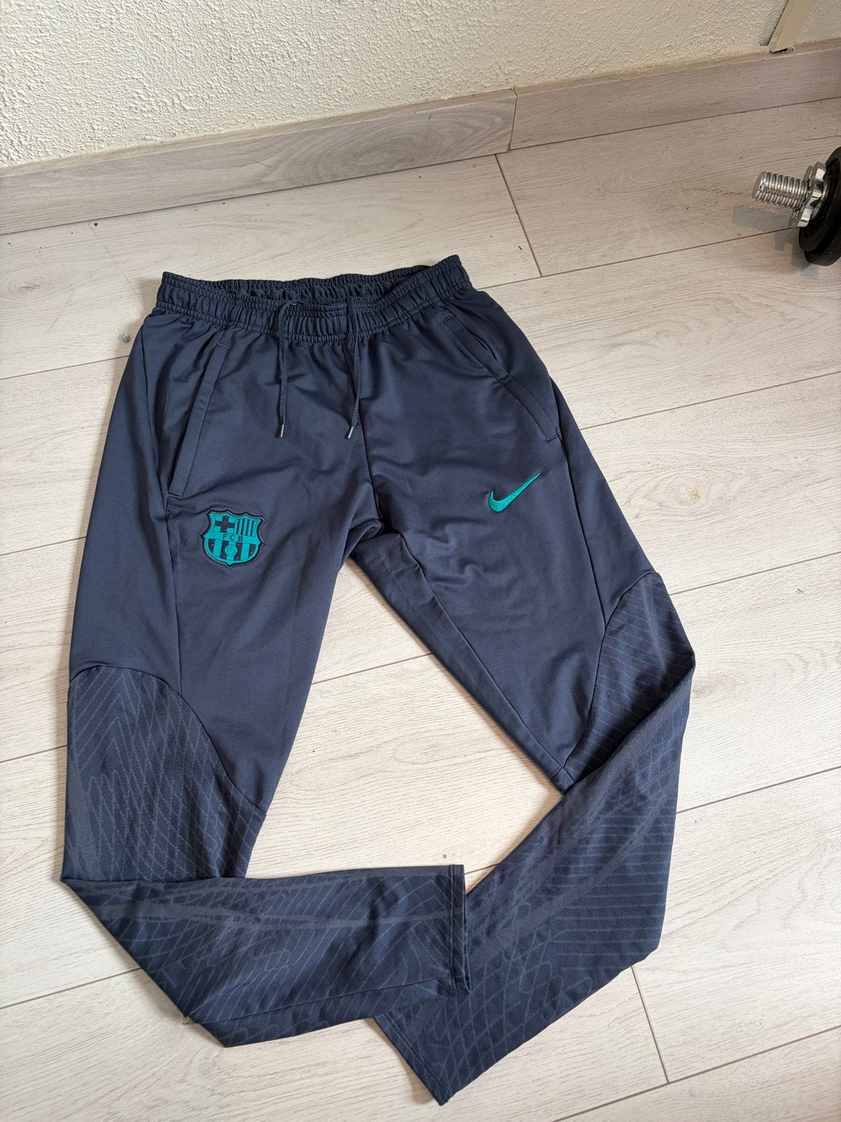FC Barcelona Nike trainingsbroek - Slim Fit, Verzenden, Zwart, Voetbal, Gedragen
