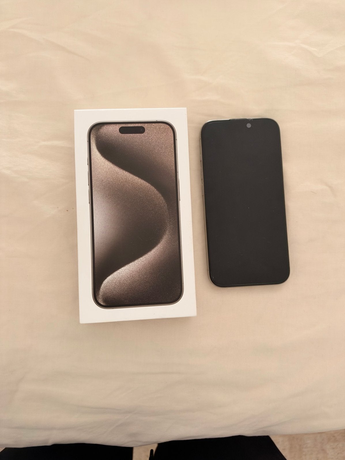 Foto 4 van iPhone 15 Pro 128GB Natural Titanium - Zo goed als nieuw
