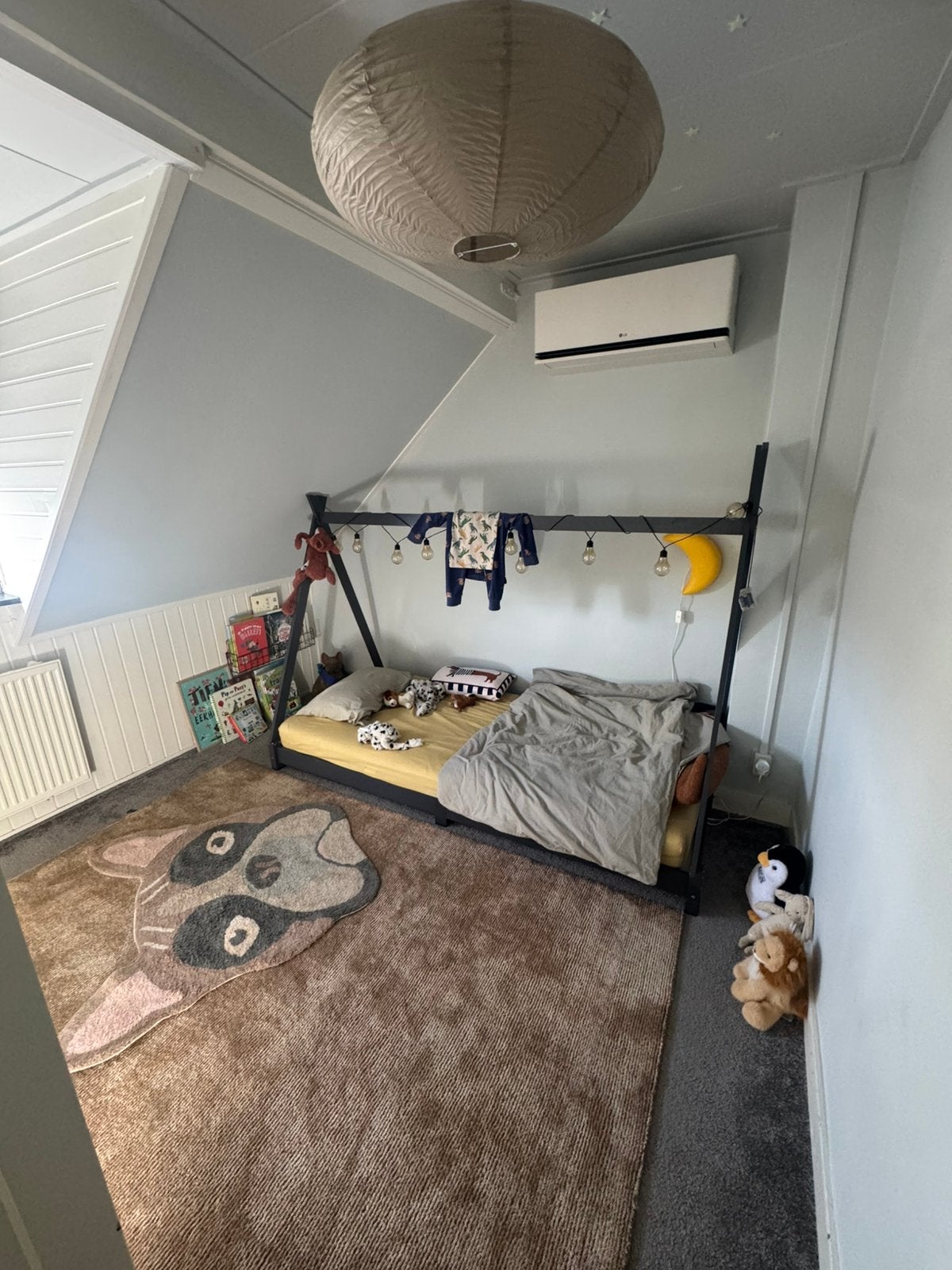 Gratis 90 x 200 bed incl matras en hoeslakens
