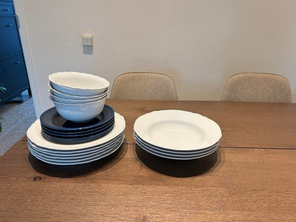 Ikea upplaga,Wit en blauw servies - Borden en kommen, Ophalen, Gebruikt, Keramiek, Bord(en)