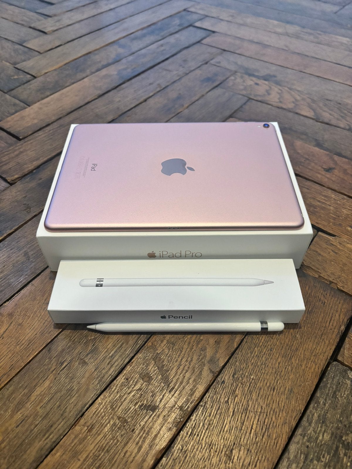 iPad Pro 9.7 (2016) 32 GB met Apple Pencil, Rose Goud, 32 GB, Apple iPad, Zo goed als nieuw