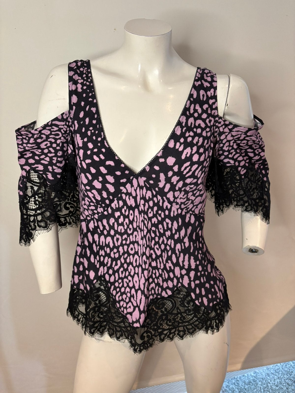 Mcq alexander mc queen top met kant maat it 42. Nl 38.Nieuw, Maat 38/40 (M), Nieuw, Ophalen of Verzenden, Korte mouw
