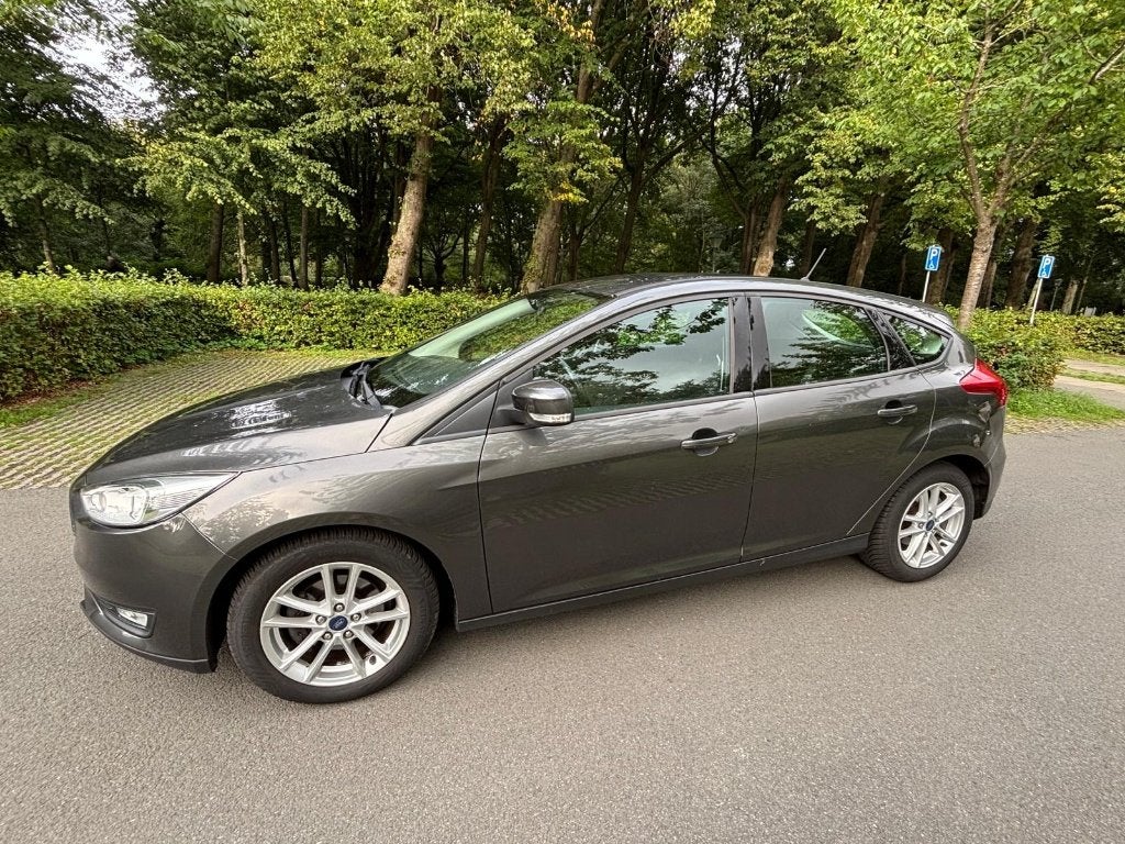 Ford Focus 1.0 Ecoboost 92KW 5D 2018 Grijs, Dealer onderhouden, 1200 kg, Grijs, Particulier