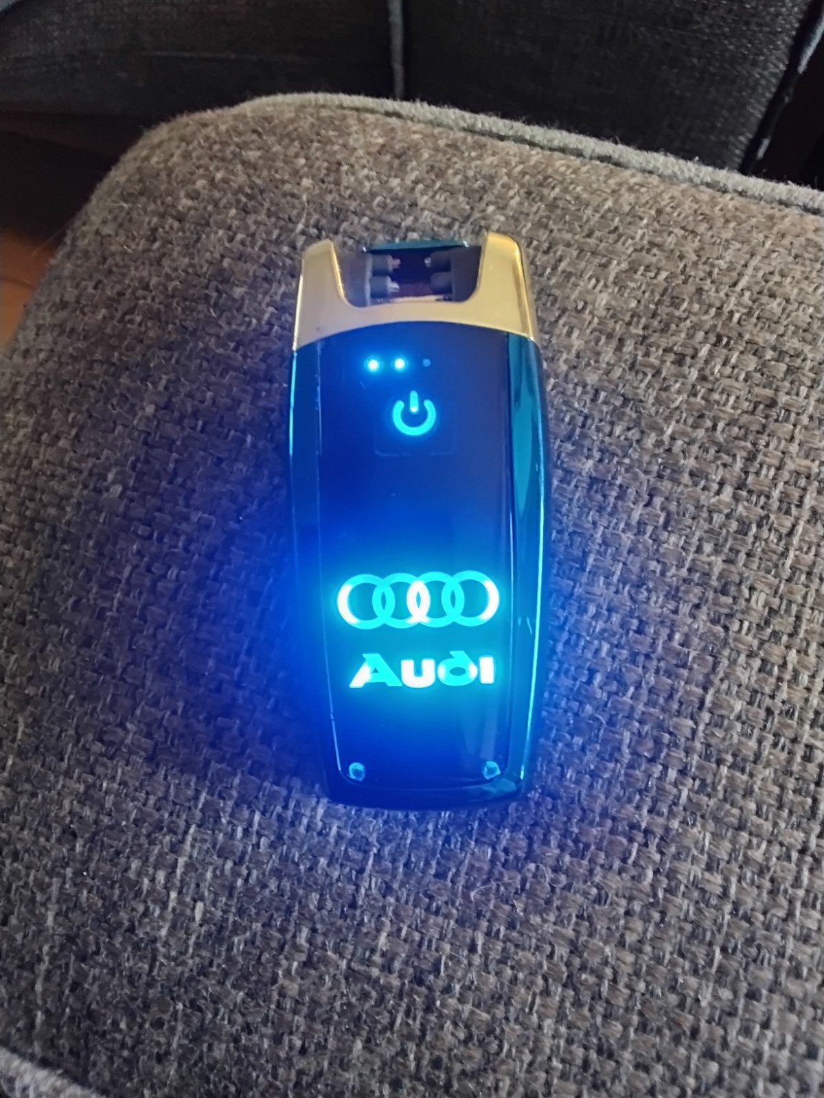Nieuwe Audi Plasma Aansteker - Blauw/Goud, Ophalen of Verzenden, Nieuw, Aansteker