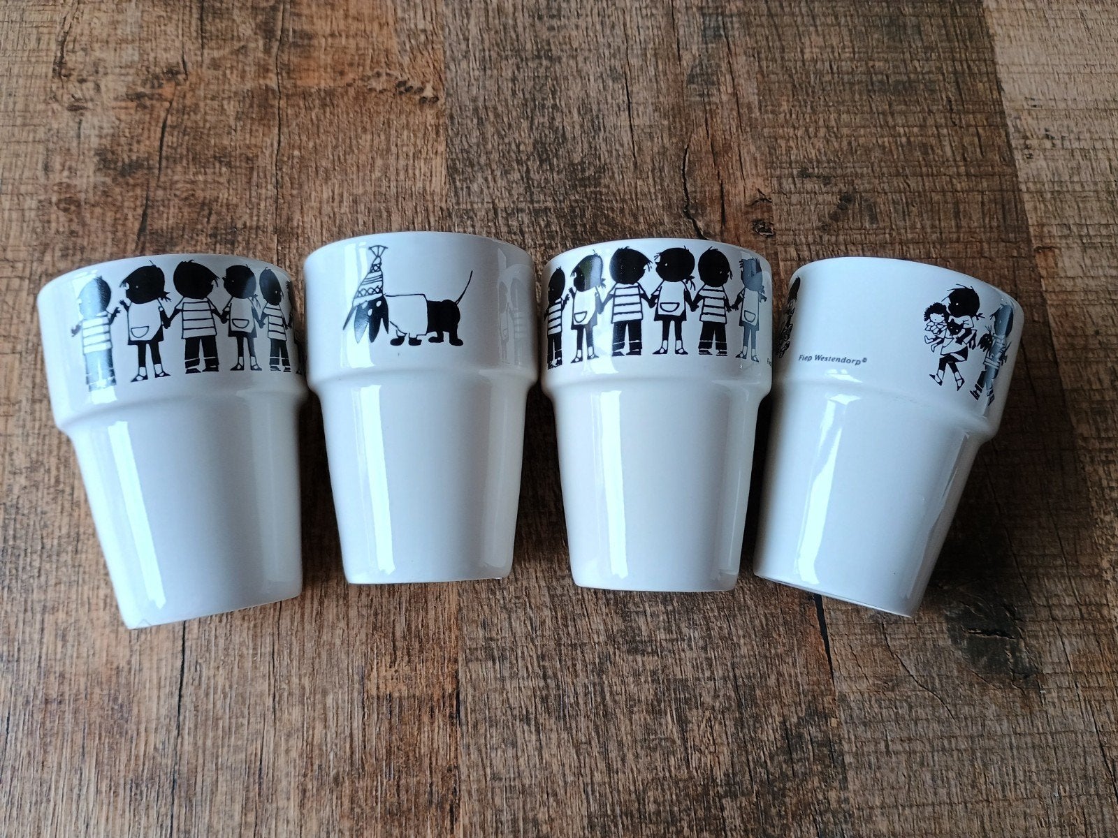4 Jip en Janneke melk bekers - Fiep Westendorp, Ophalen of Verzenden, Zo goed als nieuw, Overige stijlen, Kop(pen) en/of Schotel(s)