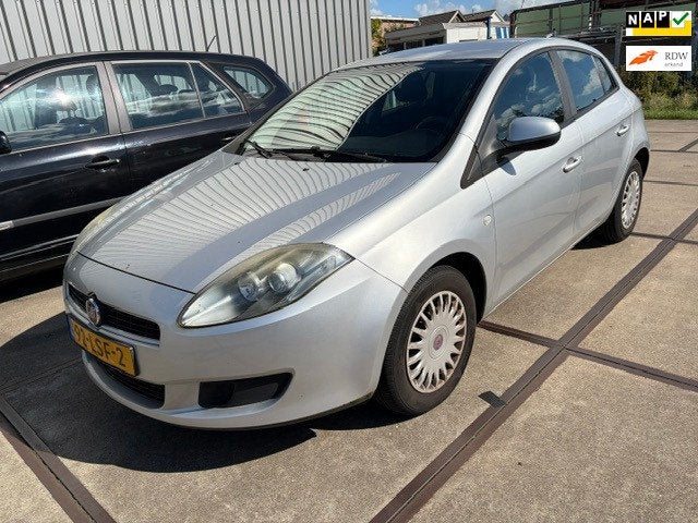 Fiat Bravo 1.4 Actual 095586 km NAP-airco, Auto's, Voorwielaandrijving, Stof, Gebruikt, 4 cilinders