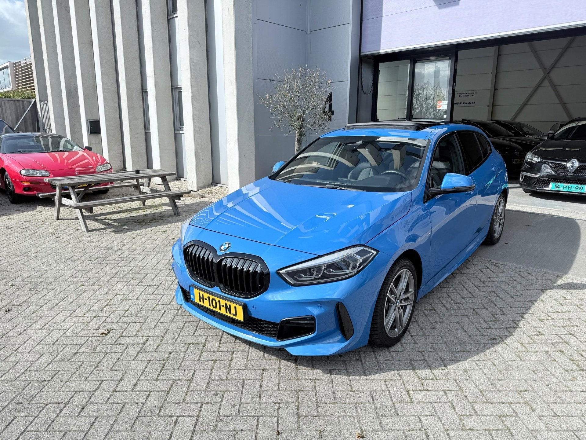 BMW 1-serie 118i M Edition! PANO! LEER! LED! NAP! INRUIL MOG, Auto's, Dealer onderhouden, Gebruikt, Blauw, Bedrijf