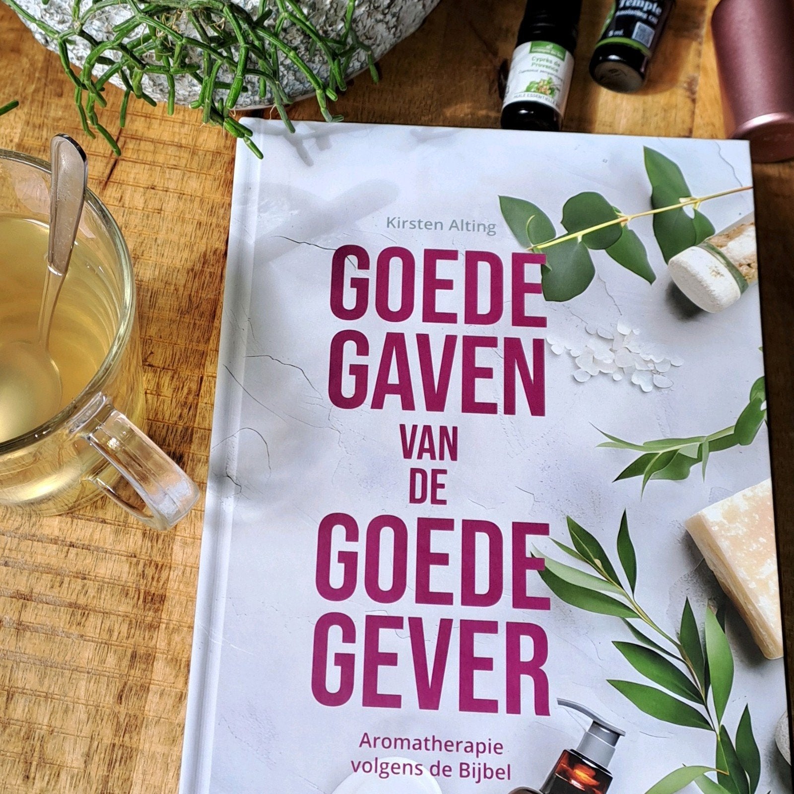 Is aromatherapie Bijbels?  Nieuw boek 382 p, Boeken, Ophalen of Verzenden, Nieuw, Kirsten Alting