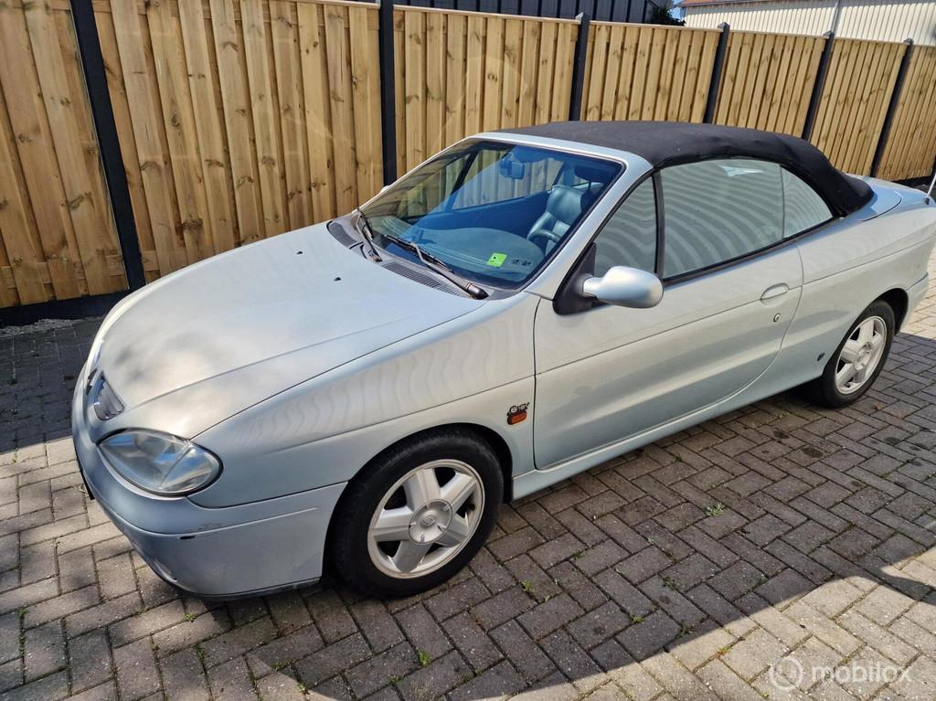 Renault Megane Cabrio 1.6-16V Apk nieuw Nap, Auto's, Renault, Voorwielaandrijving, Gebruikt, Zwart, 4 cilinders
